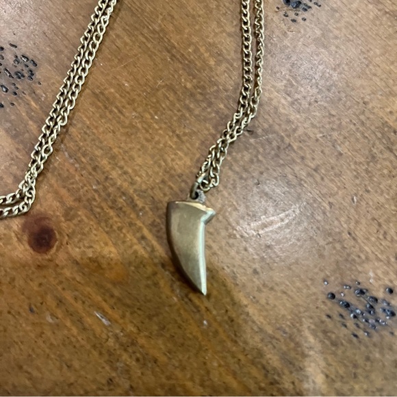 shark tooth necklace - Picture 4 of 4